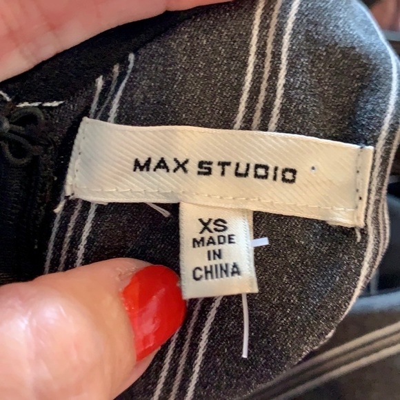 ⭐️MaxStudio,Instantly Slimming V-Neck Pantsuit,Firm Price,Adorable MSRP $130 - Picture 7 of 9